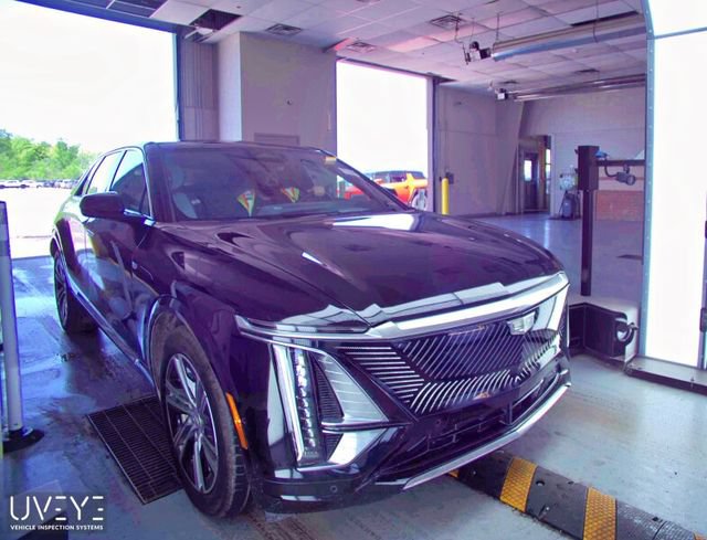 Used 2024 Cadillac Lyriq Luxury AWD/4WD image 9
