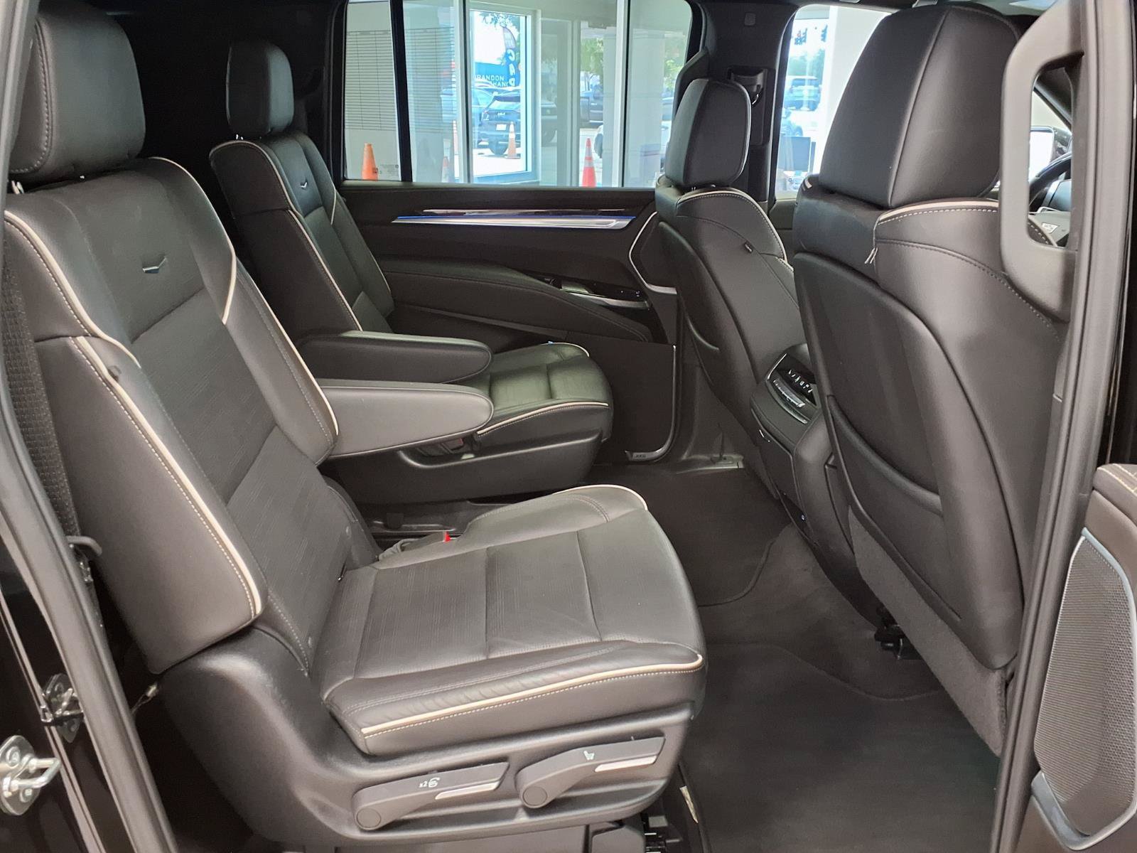 Certified 2025 Cadillac Escalade ESV Premium Luxury w/ LPO, Radiant Package AWD/4WD image 14