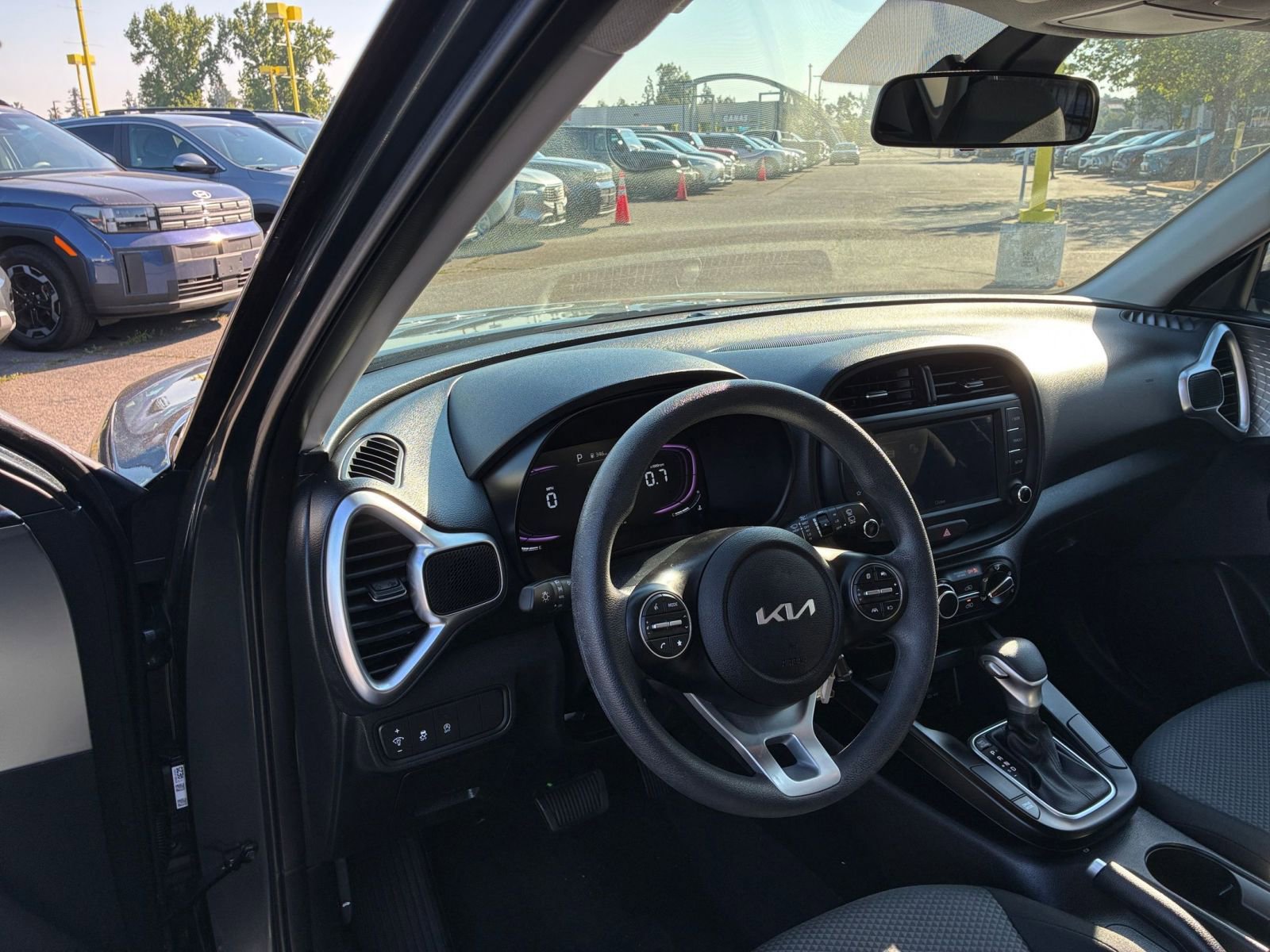 Used 2025 Kia Soul LX w/ LX Technology Package image 32
