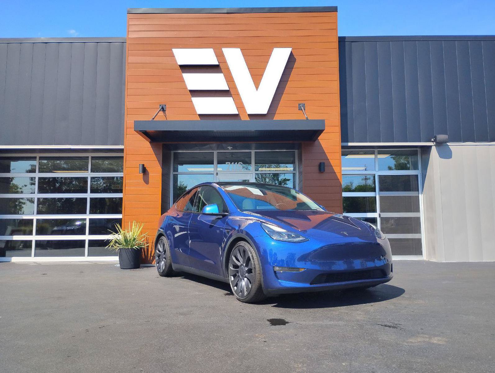 Used 2021 Tesla Model Y Performance AWD/4WD image 1