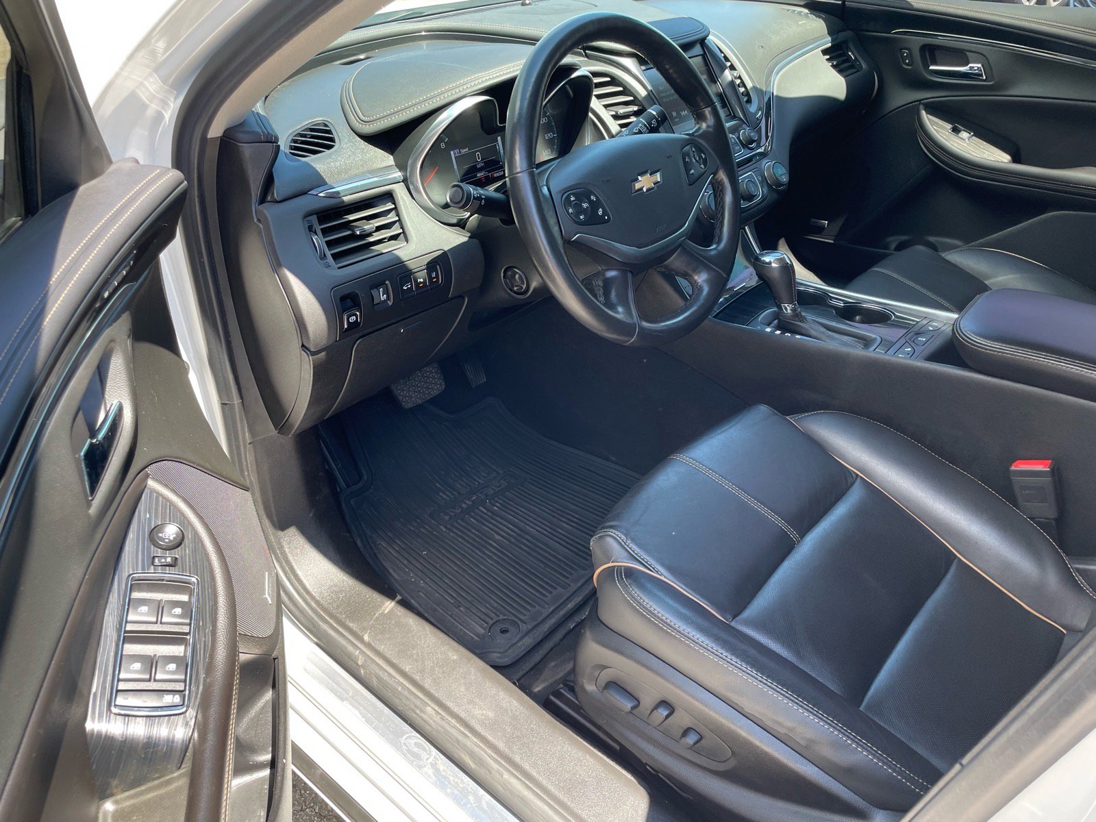 Used 2017 Chevrolet Impala Premier w/ Enhanced Convenience Package FWD image 4