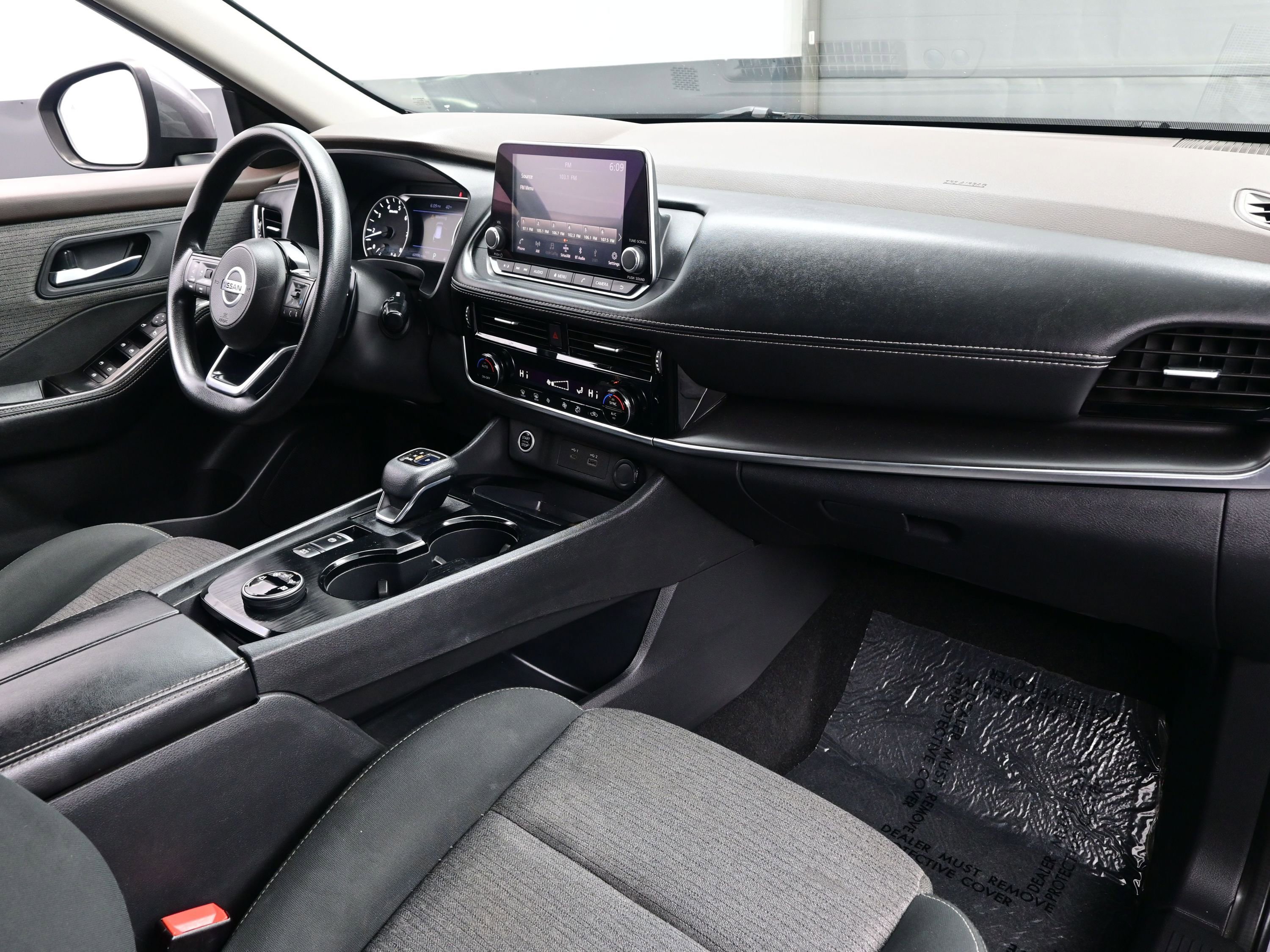 Used 2021 Nissan Rogue SV image 15