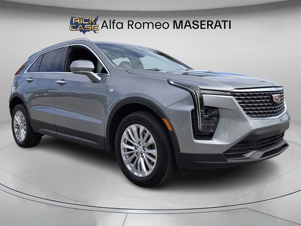 Used 2024 Cadillac XT4 Luxury w/ Cold Weather Package image 10