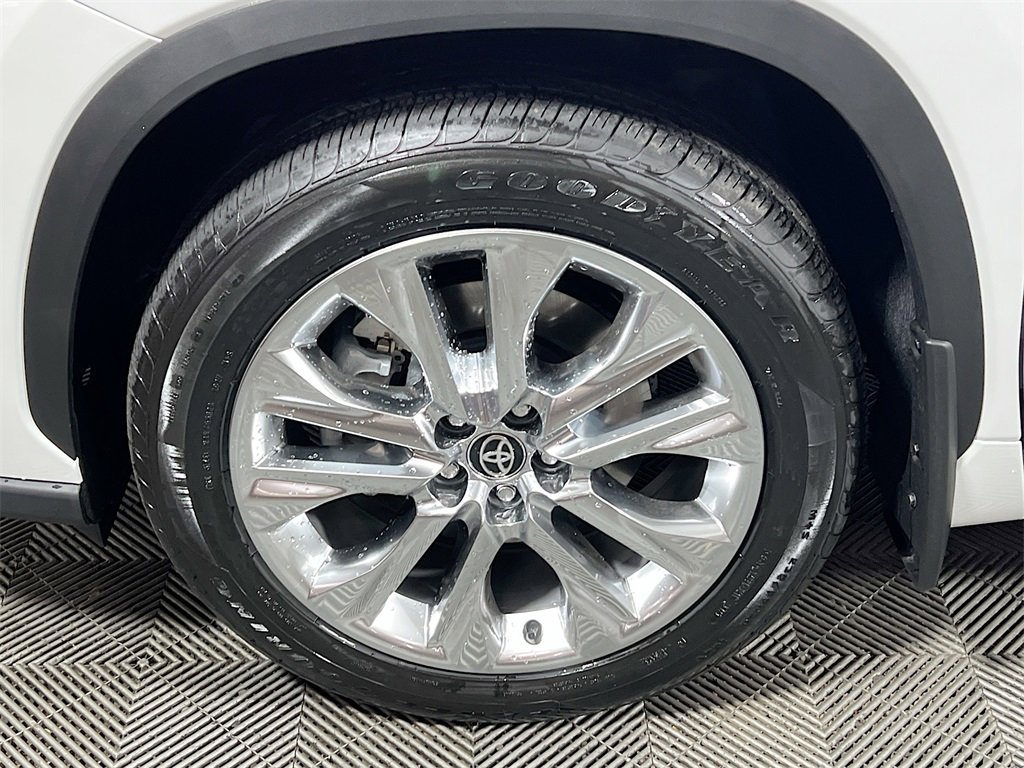 New 2025 Toyota Highlander Limited image 25