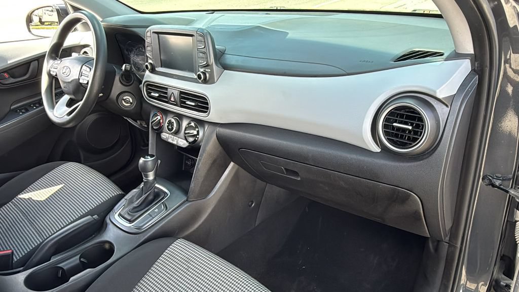 Used 2018 Hyundai Kona SE FWD image 41