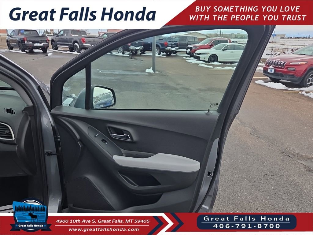 Used 2020 Chevrolet Trax LS w/ Tint and Cruise Package image 15