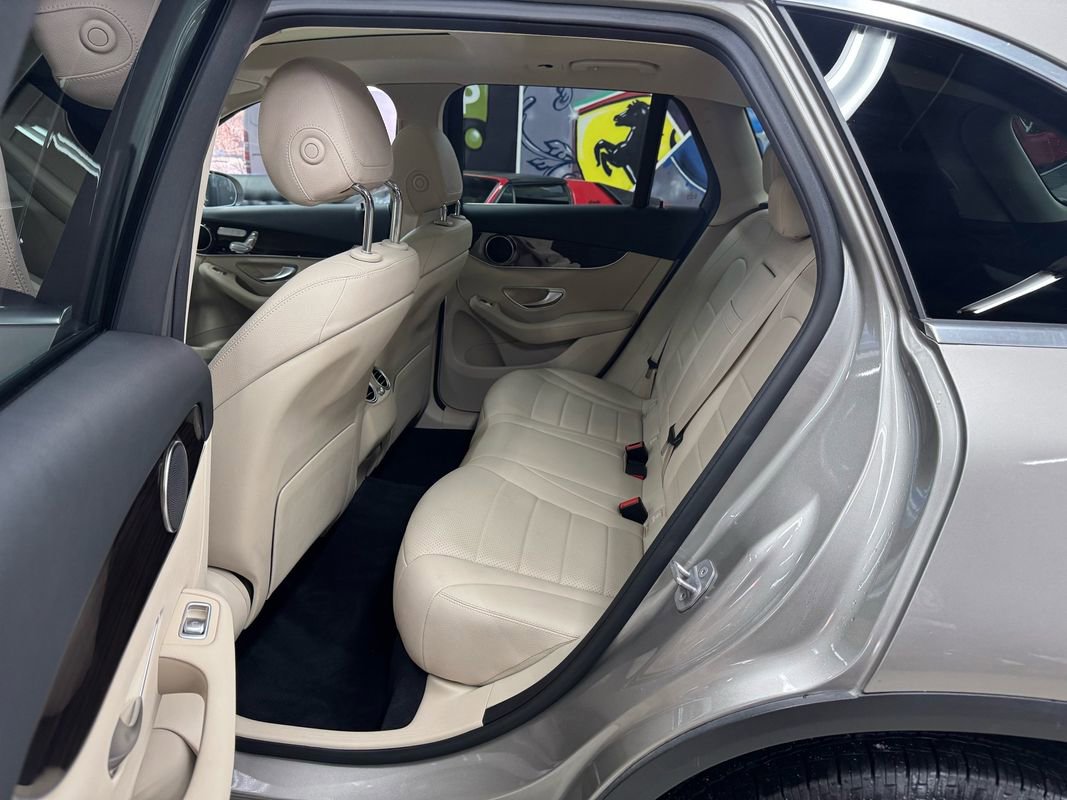 Used 2021 Mercedes-Benz GLC 300 4MATIC image 13