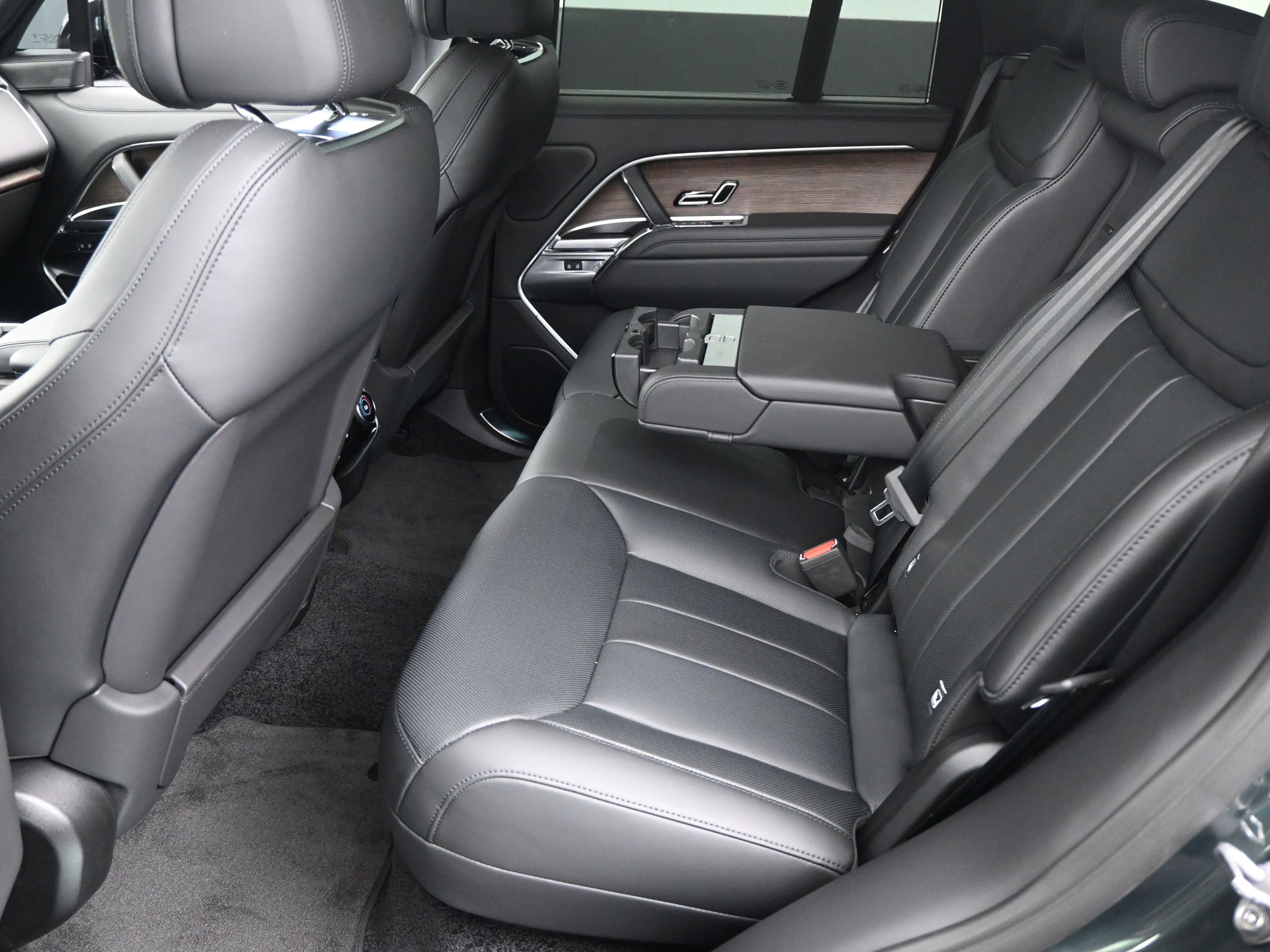 New 2025 Land Rover Range Rover SE image 6