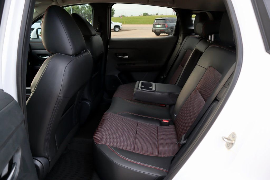 New 2025 Nissan Kicks SR FWD image 10