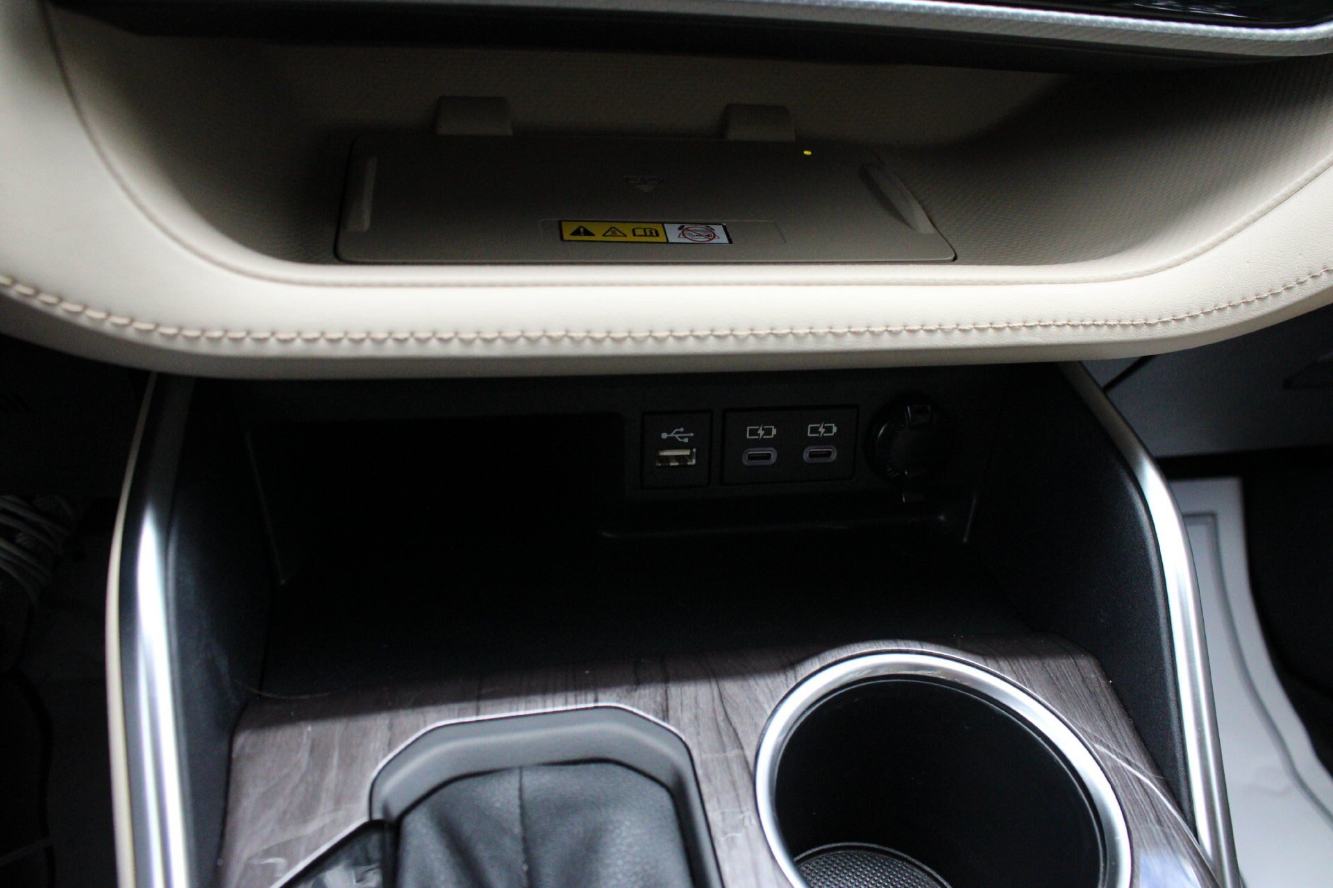 Used 2023 Toyota Highlander Platinum AWD/4WD image 44