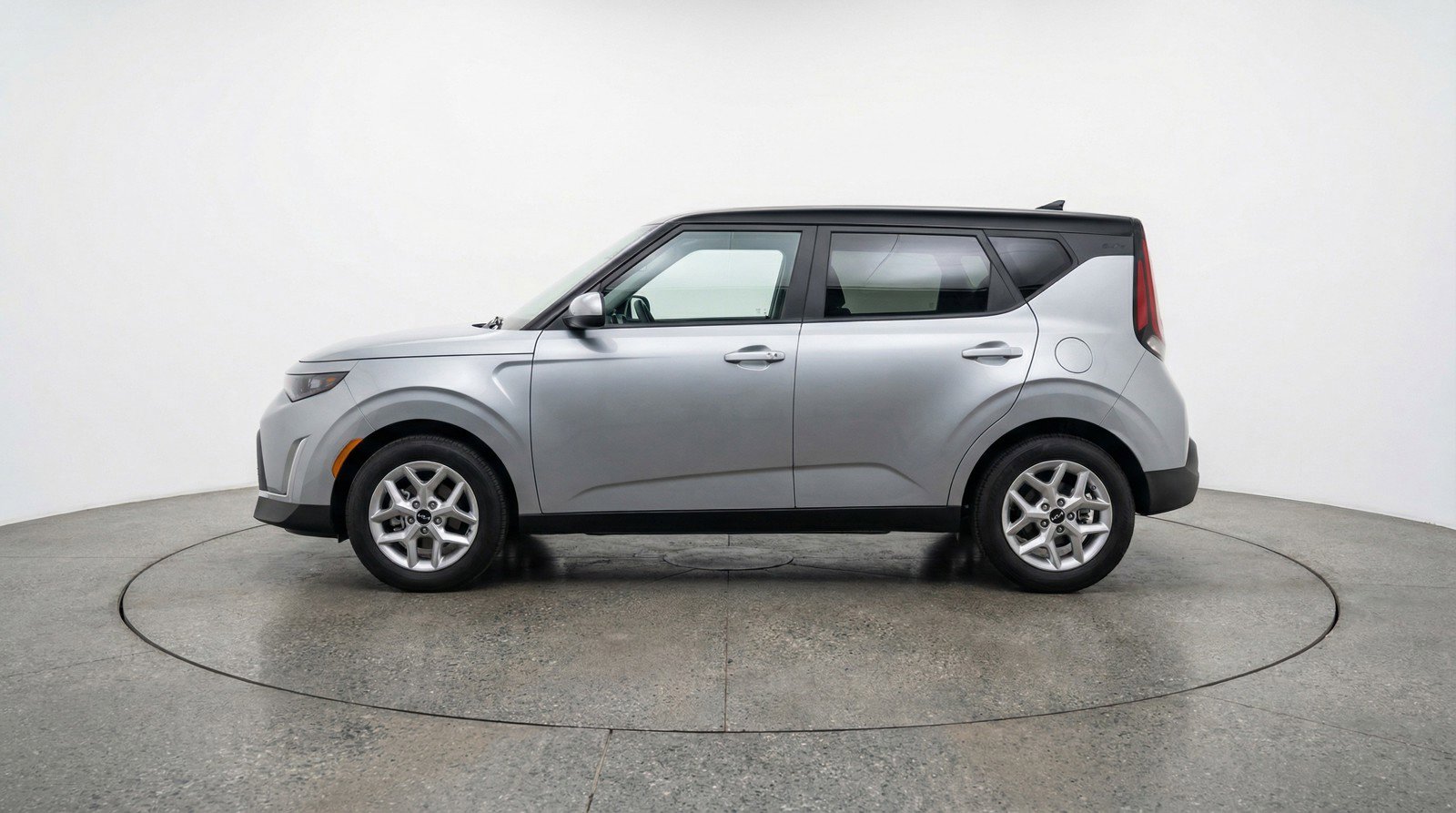 Used 2025 Kia Soul LX w/ LX Technology Package FWD image 5