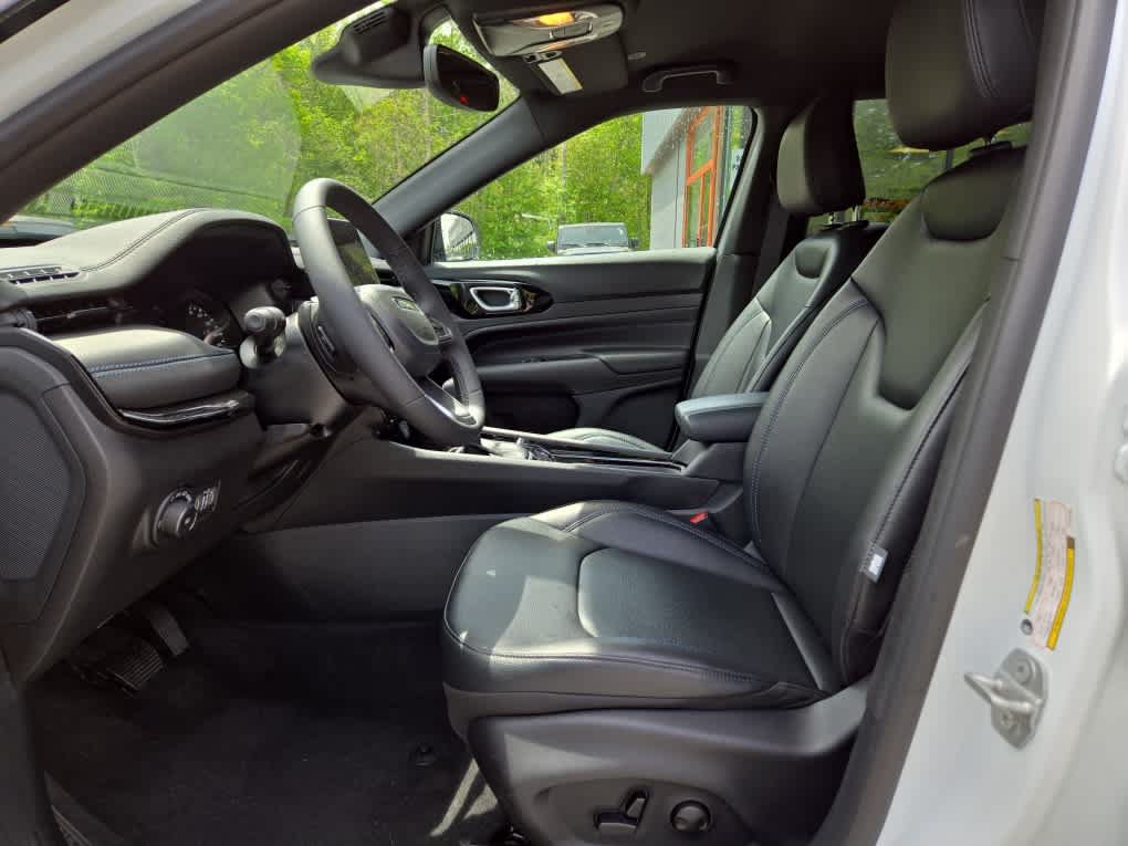 Used 2026 Jeep Compass Limited AWD/4WD image 17