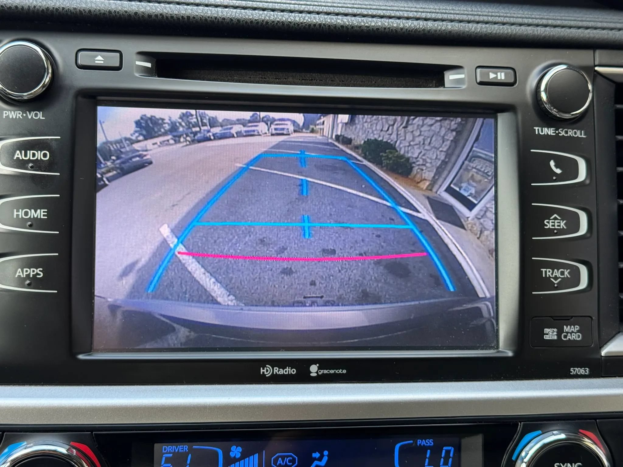 Used 2014 Toyota Highlander XLE FWD image 19