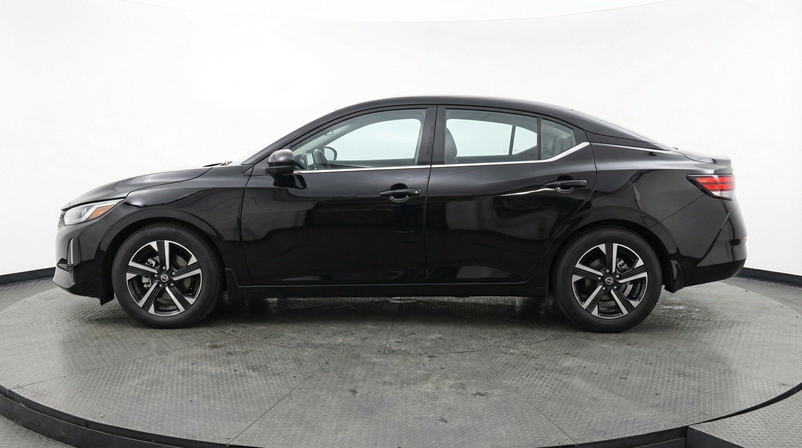 Used 2025 Nissan Sentra SV FWD image 5