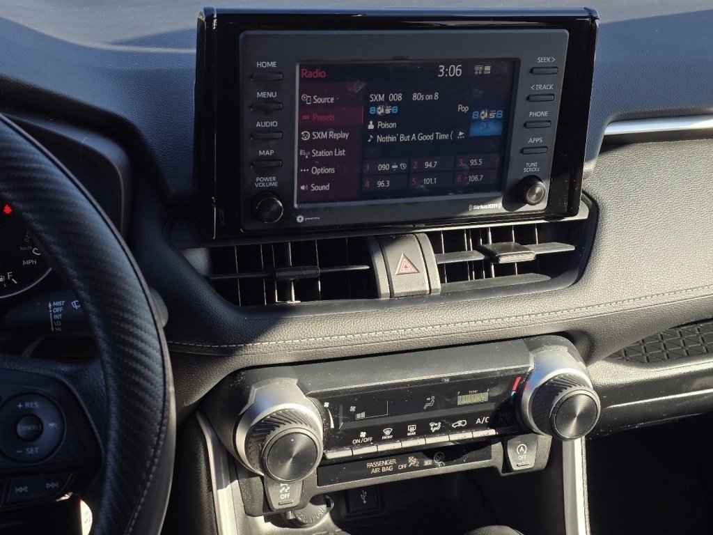 Used 2021 Toyota RAV4 LE image 22