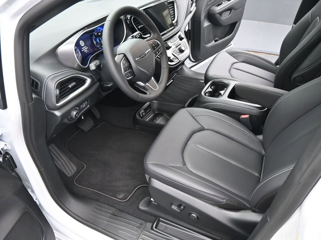 New 2026 Chrysler Pacifica Select image 9