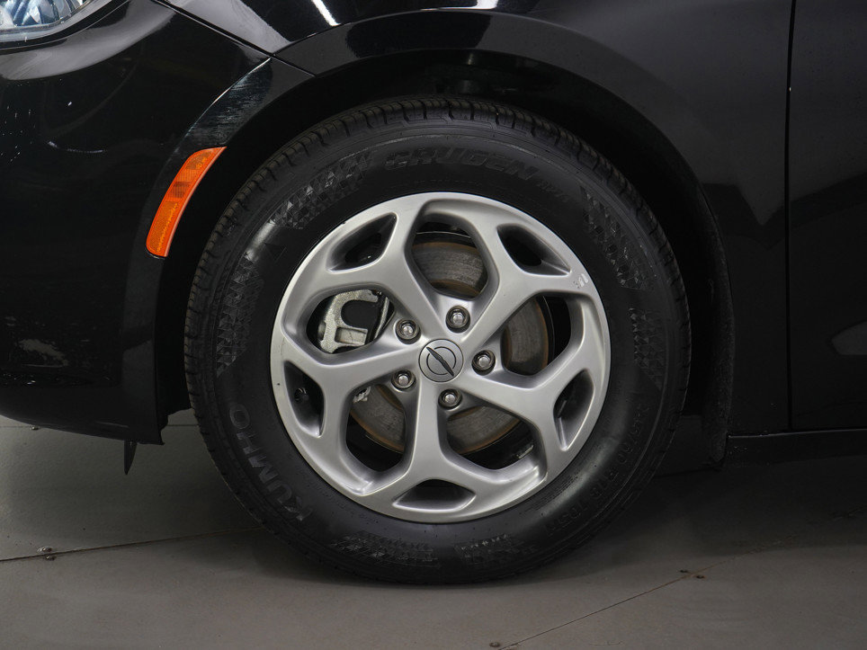 Used 2024 Chrysler Pacifica Limited image 33