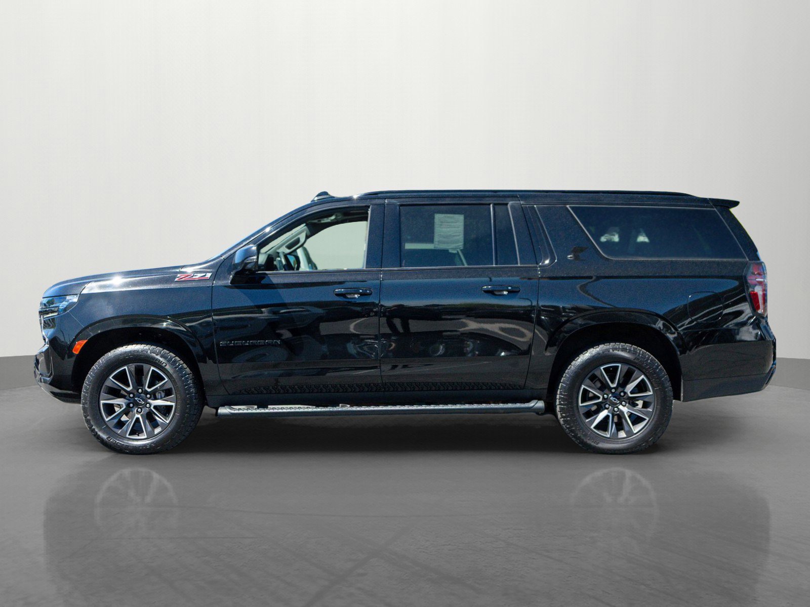 Used 2021 Chevrolet Suburban Z71 w/ Luxury Package AWD/4WD image 4