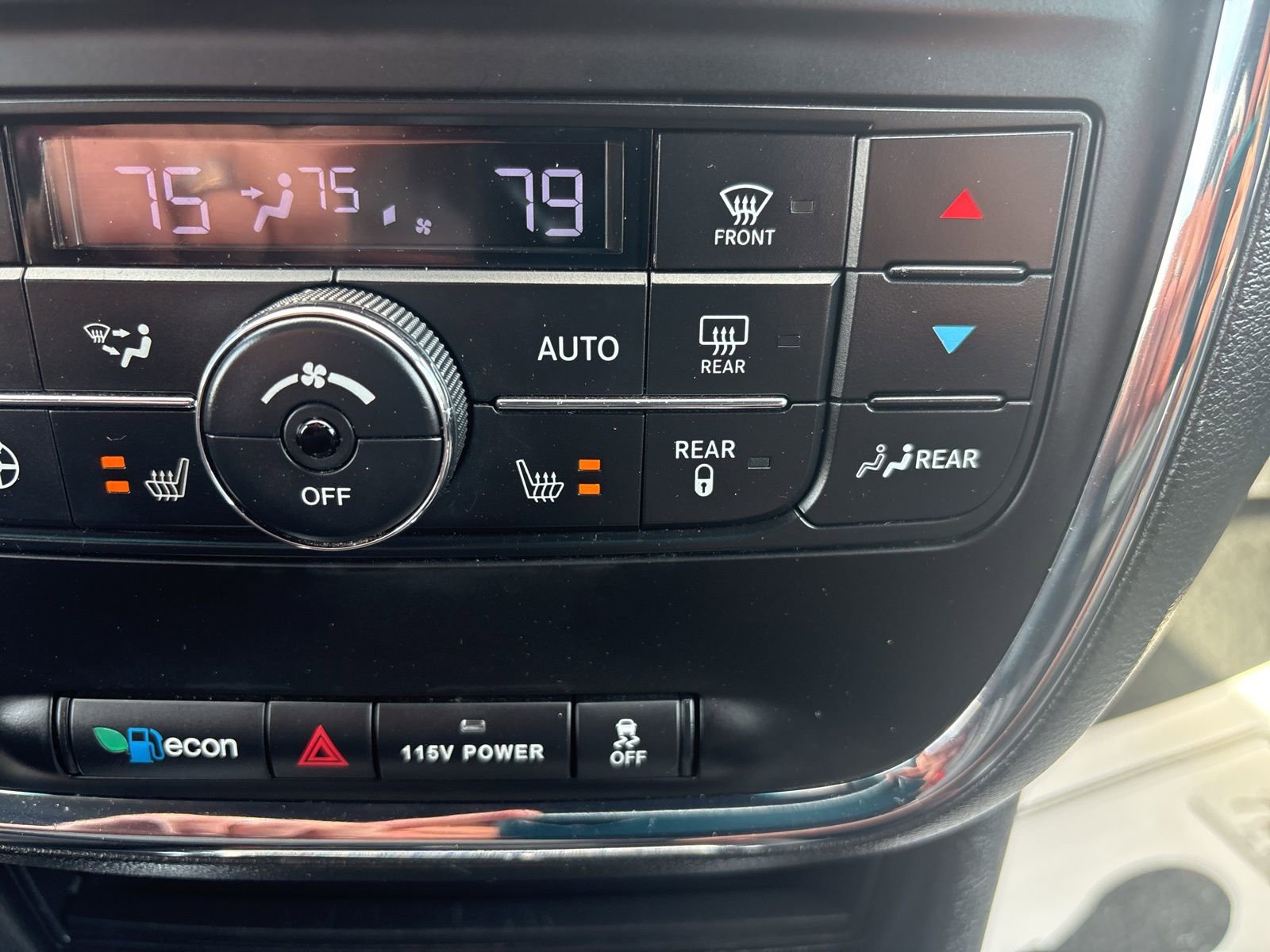 Used 2015 Dodge Grand Caravan R/T w/ Driver Convenience Group FWD image 32