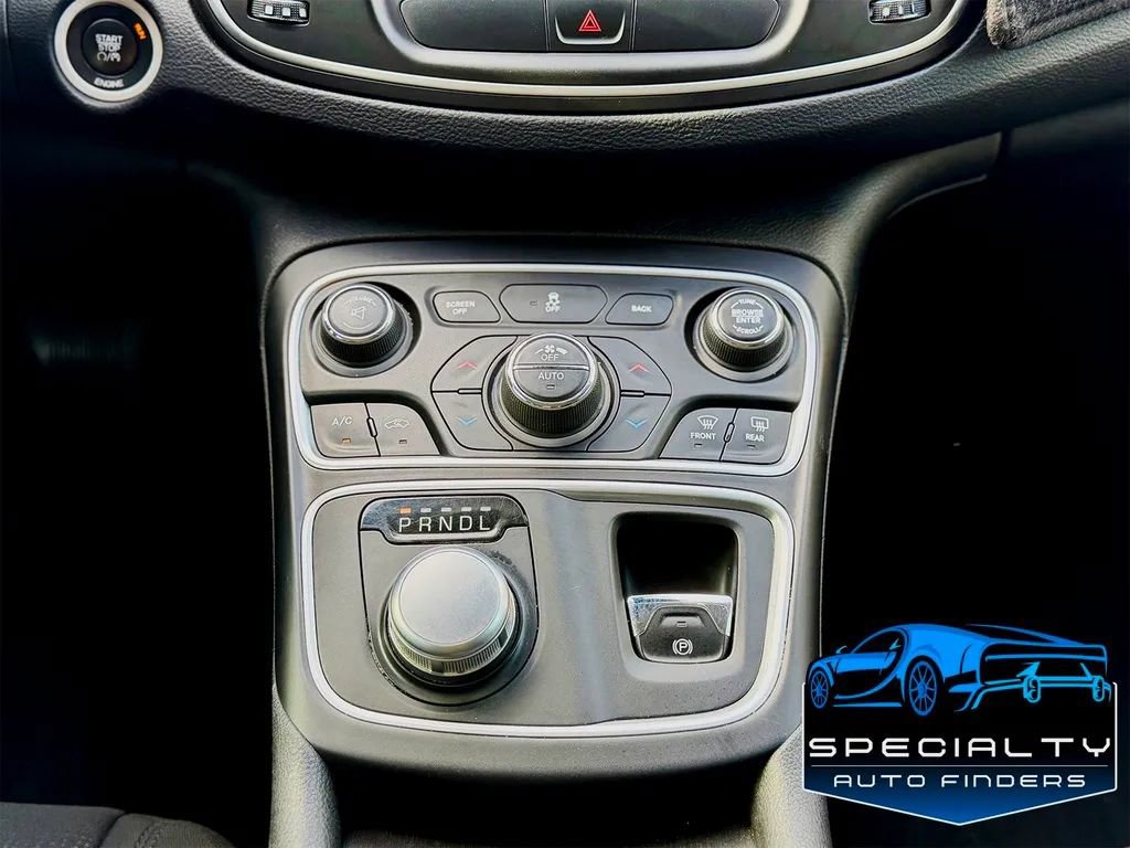 Used 2015 Chrysler 200 Limited w/ Convenience Group FWD image 9