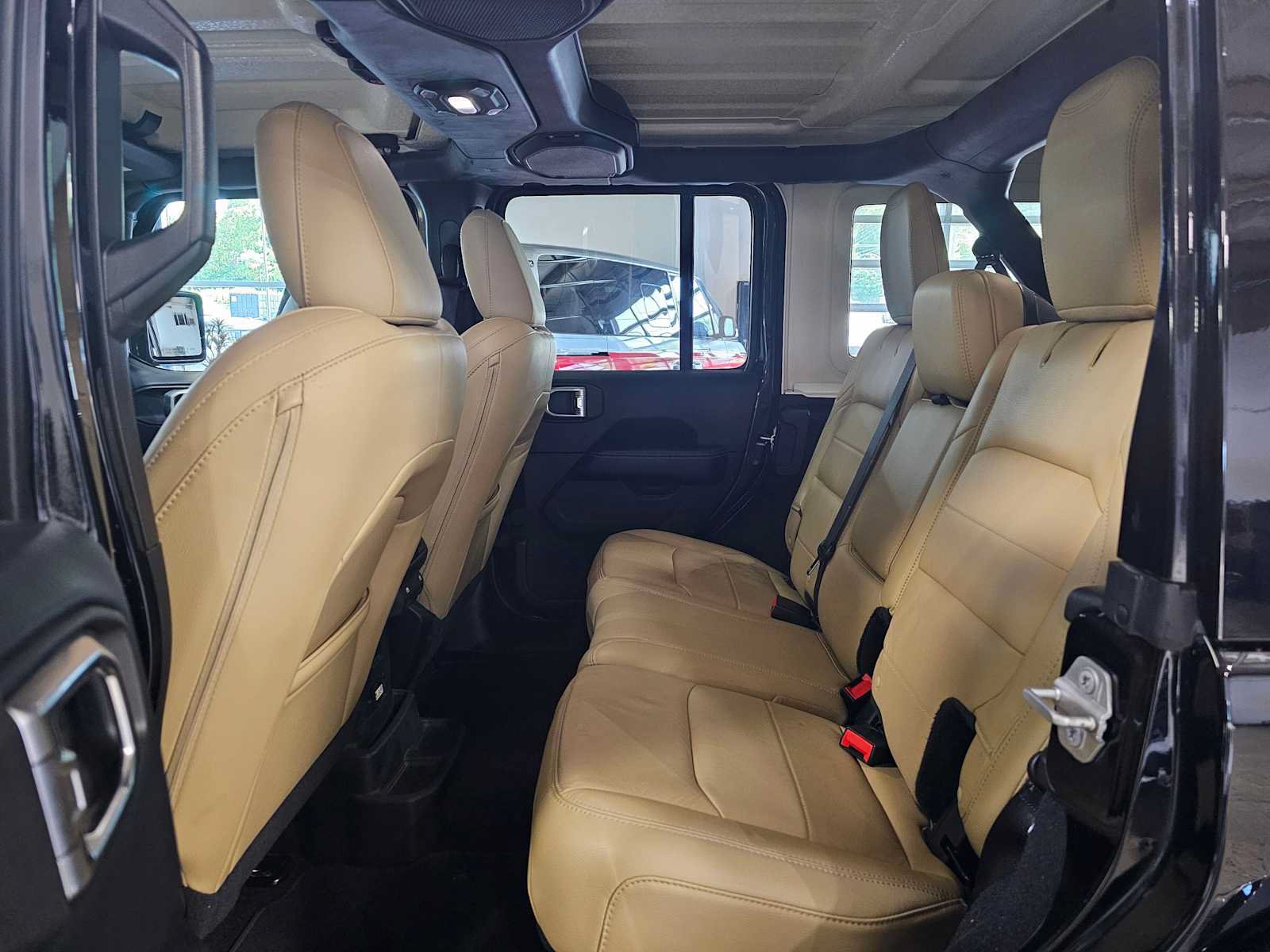 Used 2018 Jeep Wrangler Unlimited Sahara AWD/4WD image 16