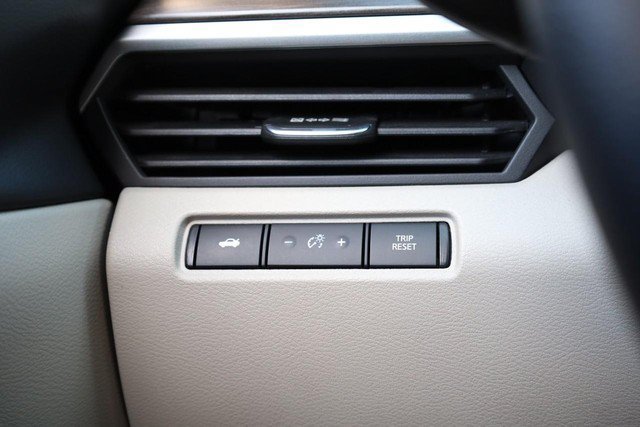 Certified 2025 Nissan Altima 2.5 SV FWD image 18