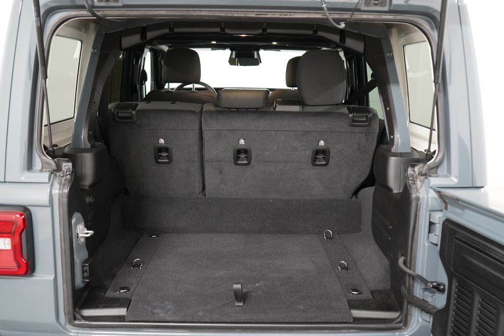 Used 2025 Jeep Wrangler Unlimited Sahara AWD/4WD image 25