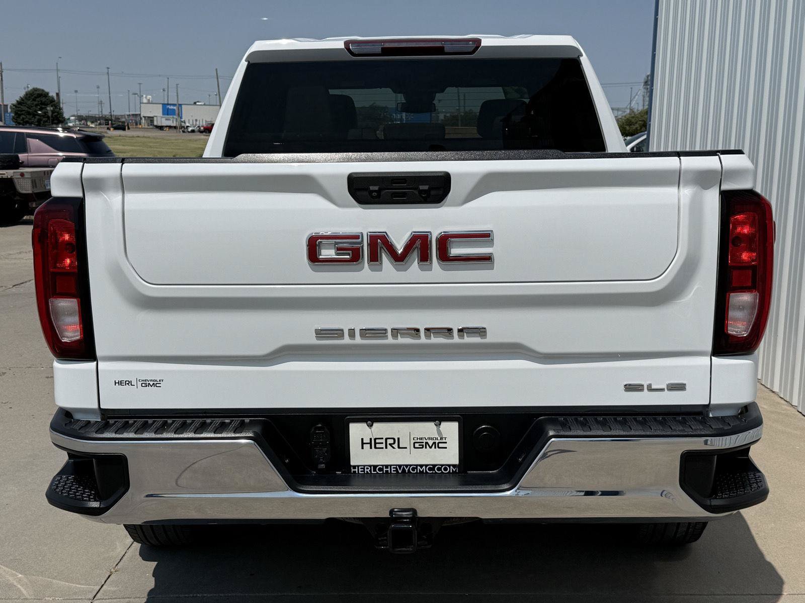 Used 2022 GMC Sierra 1500 SLE AWD/4WD image 6