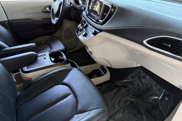 Used 2024 Chrysler Pacifica Limited FWD image 20