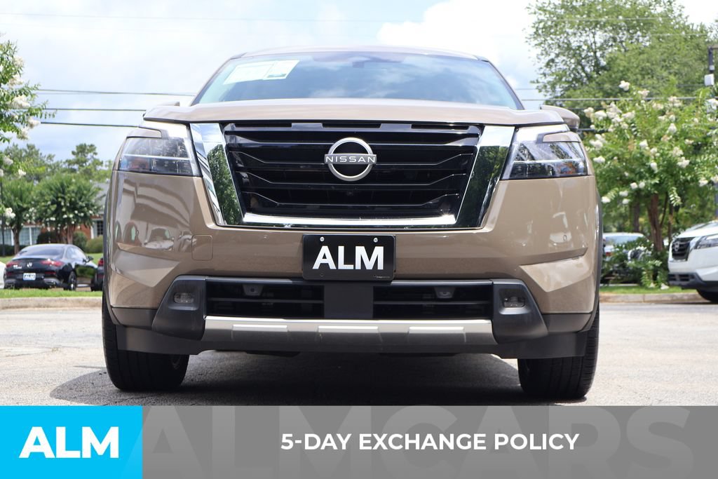 Used 2023 Nissan Pathfinder Platinum w/ Cargo Package AWD/4WD image 3