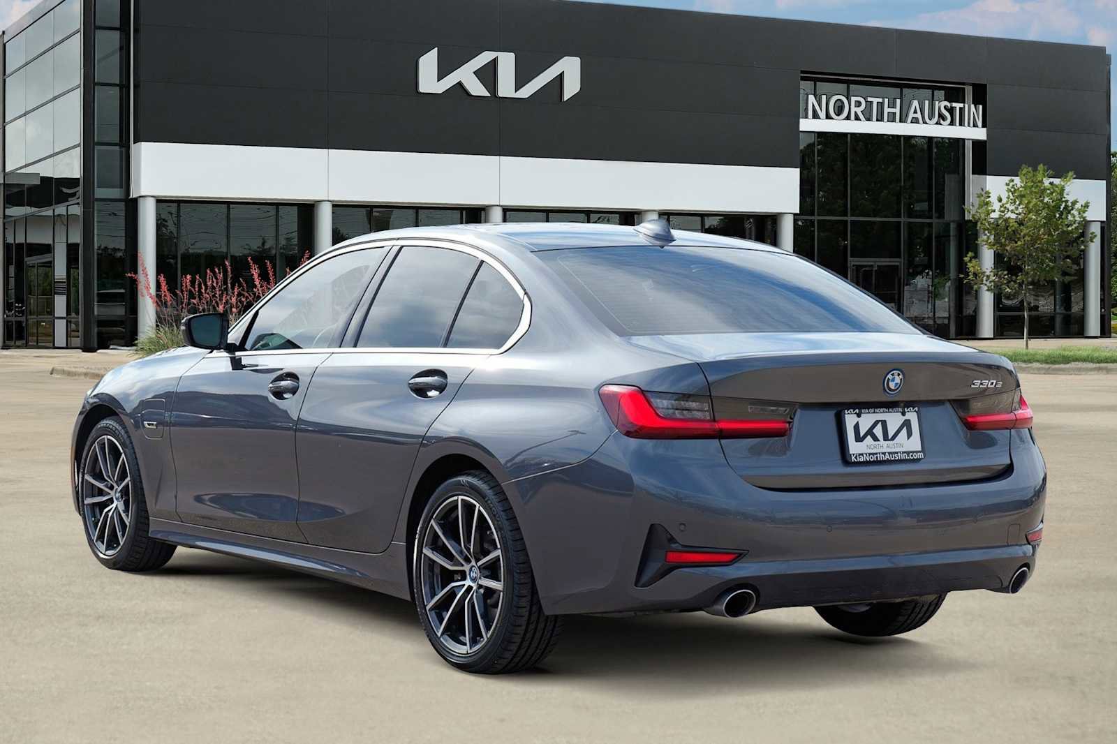 Used 2022 BMW 330e w/ Driving Assistance Package image 5