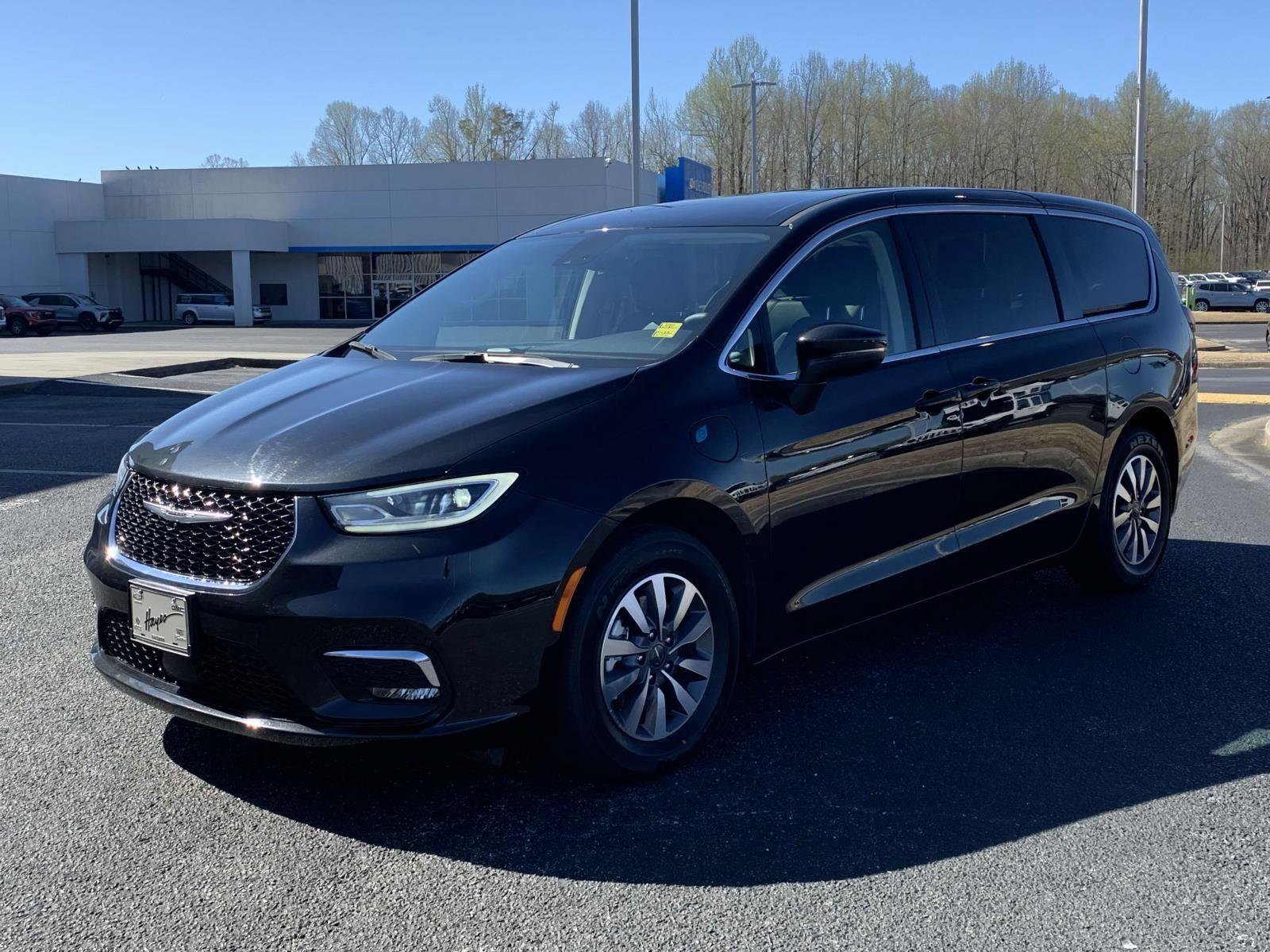 Certified 2023 Chrysler Pacifica Touring-L image 10