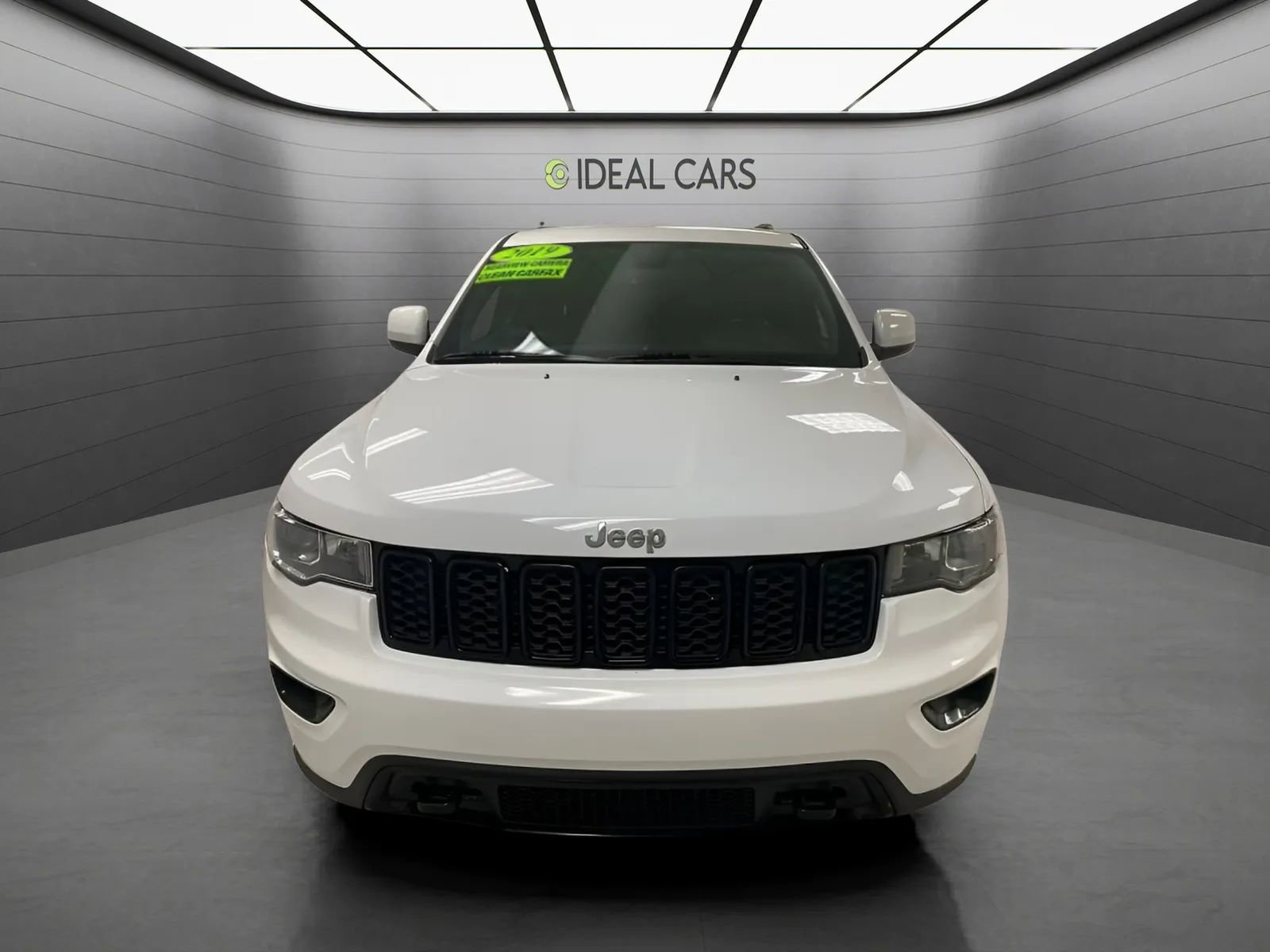 Used 2019 Jeep Grand Cherokee Laredo RWD image 2