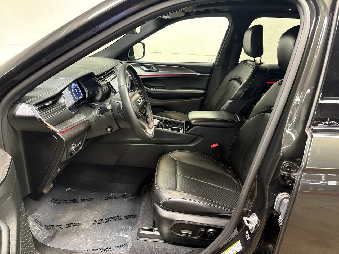 Used 2023 Jeep Grand Cherokee L Overland w/ MOPAR Finishing Package AWD/4WD image 3