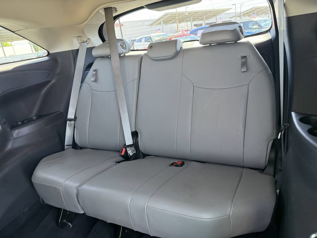 Used 2025 Toyota Sienna XLE FWD image 14
