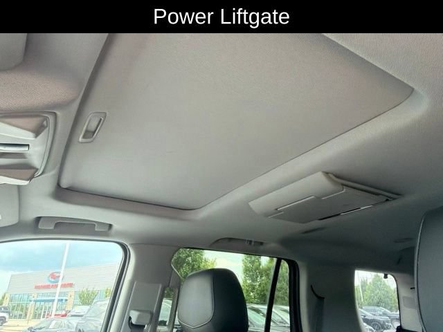 Used 2015 Cadillac Escalade Luxury AWD/4WD image 25