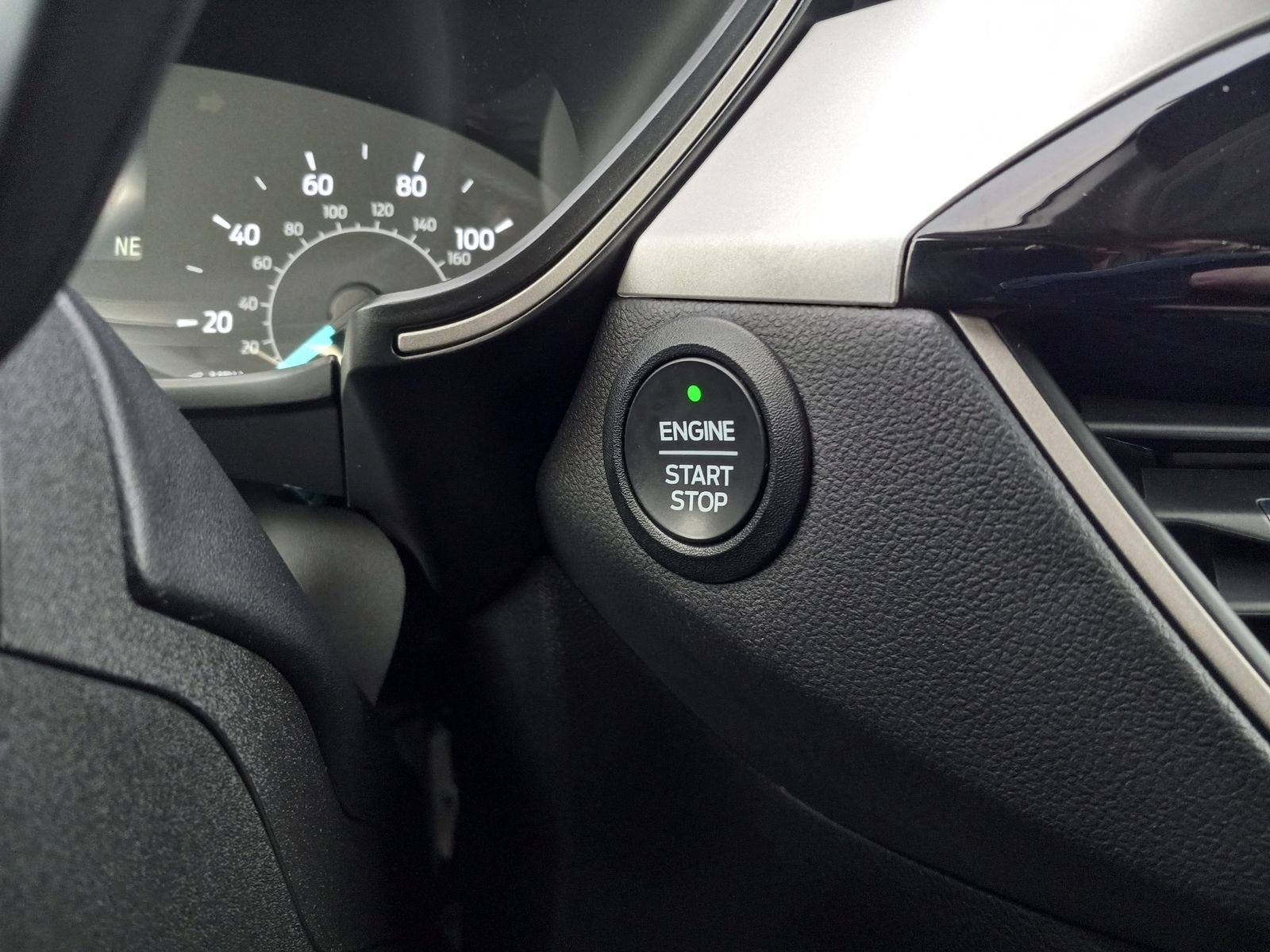 Used 2022 Ford Escape SEL image 25