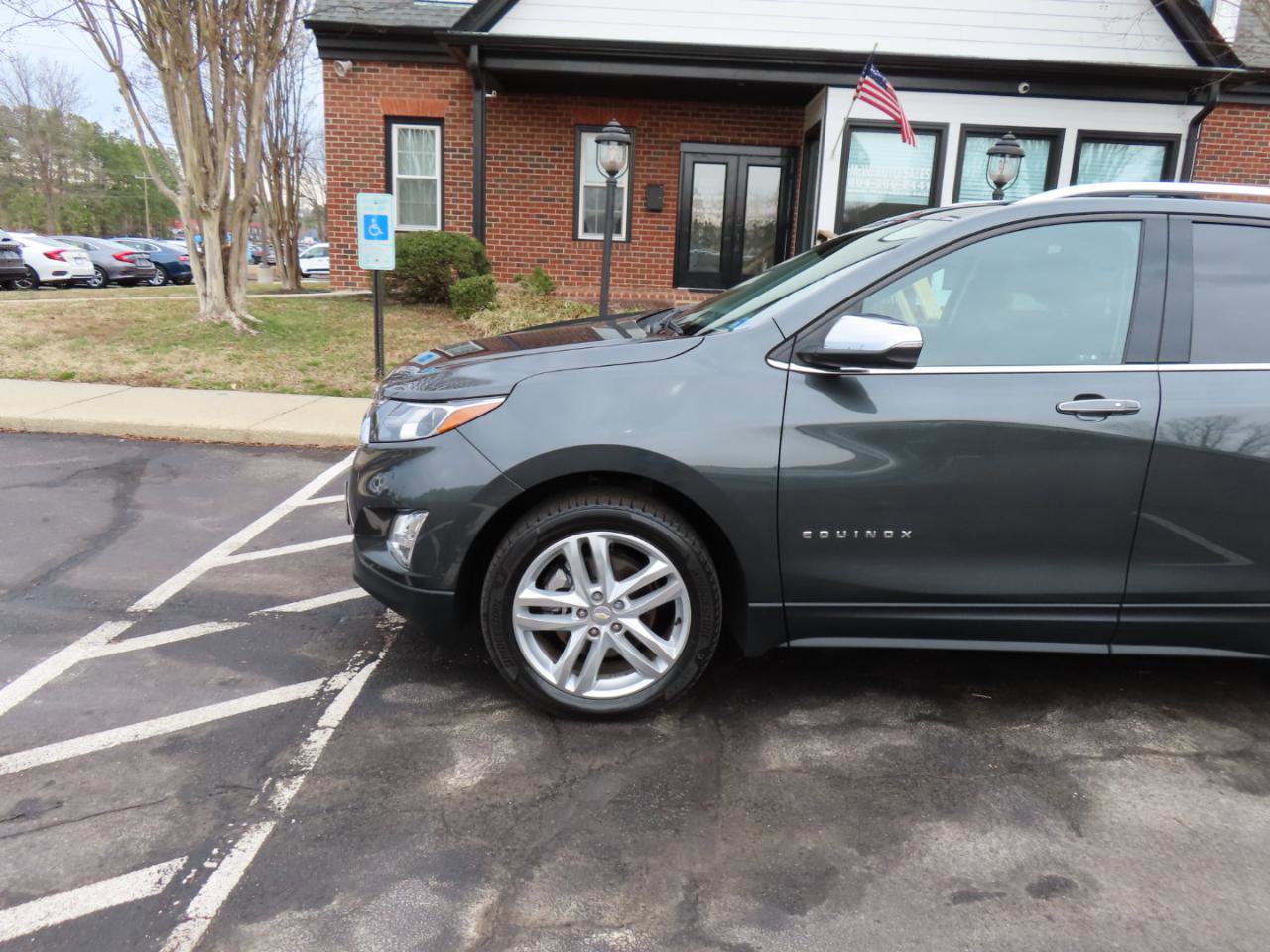 Used 2019 Chevrolet Equinox Premier image 2