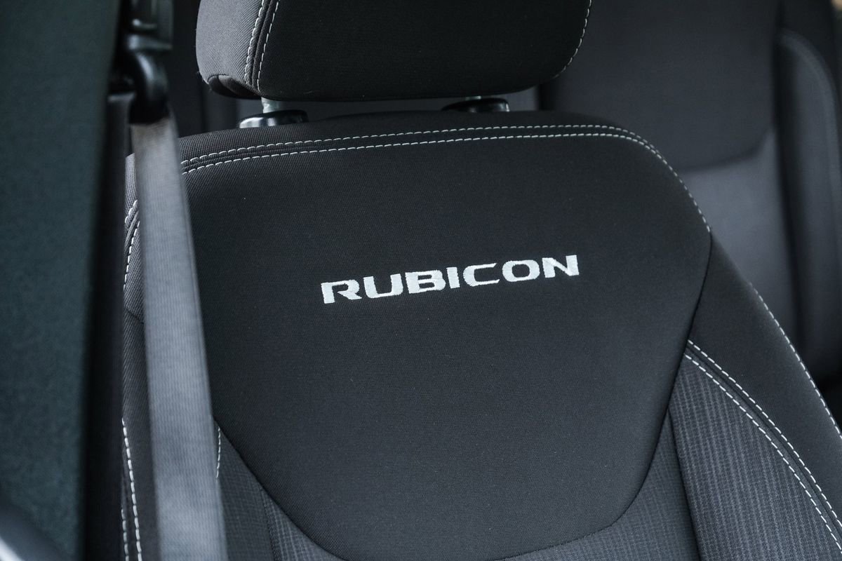 Used 2014 Jeep Wrangler Unlimited Rubicon w/ Connectivity Group AWD/4WD image 41