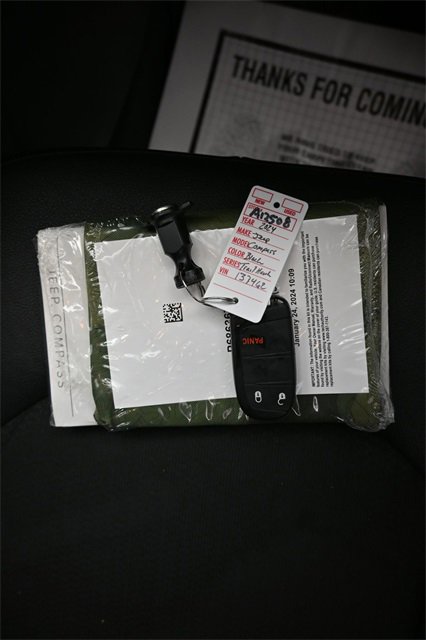 Used 2024 Jeep Compass Trailhawk image 8