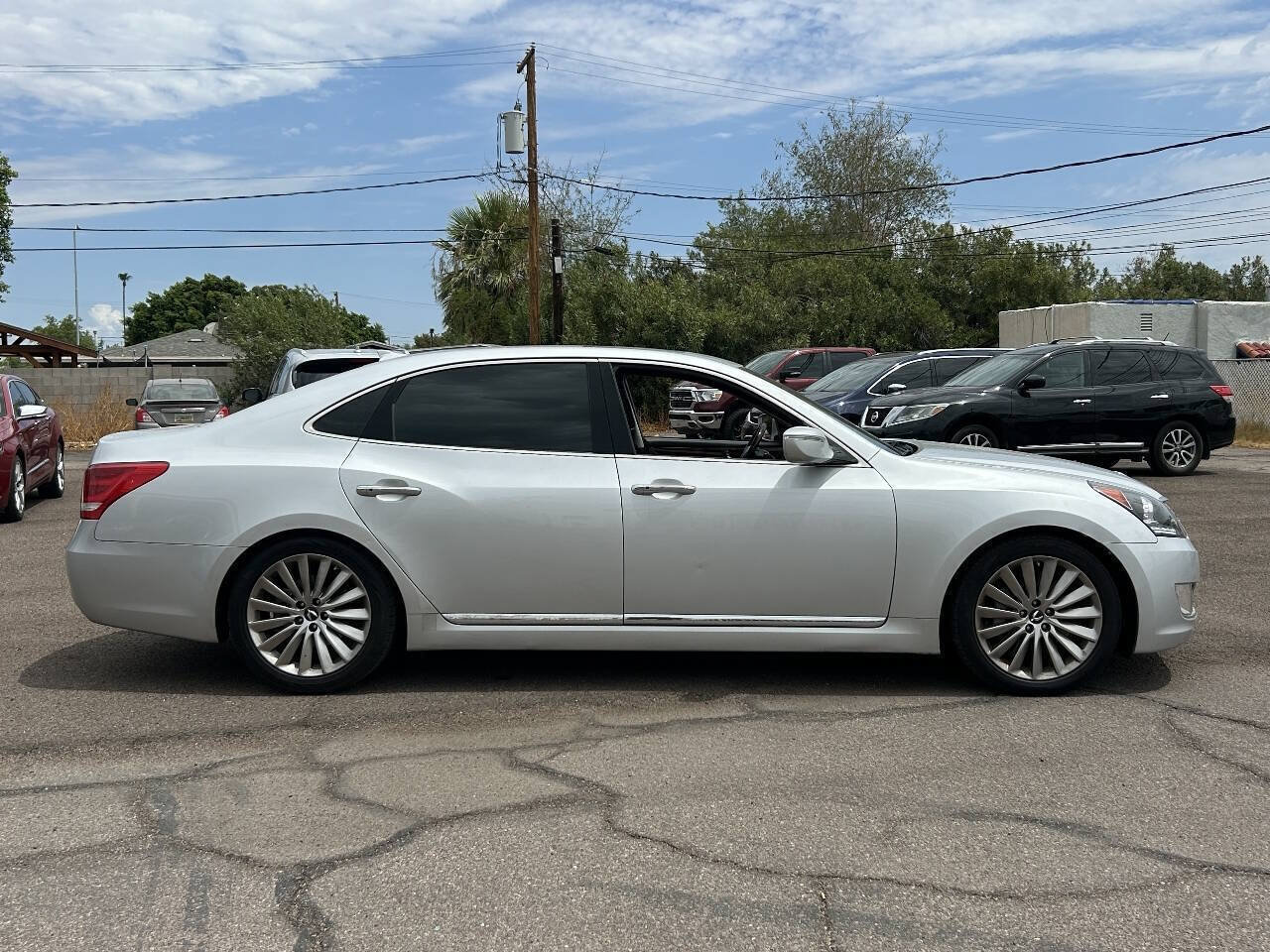 Used 2015 Hyundai Equus Signature RWD image 2