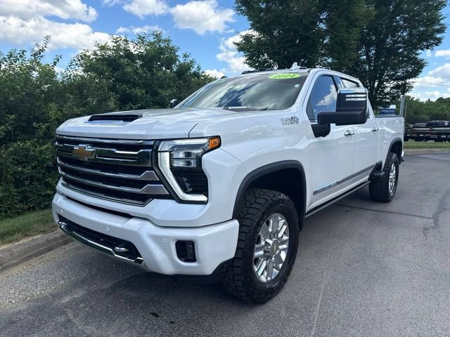Used 2024 Chevrolet Silverado 2500 High Country w/ High Country Premium Package AWD/4WD image 4