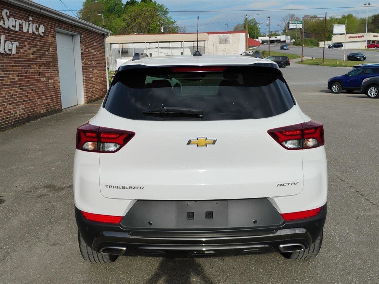 Used 2022 Chevrolet TrailBlazer ACTIV w/ Convenience Package FWD image 6