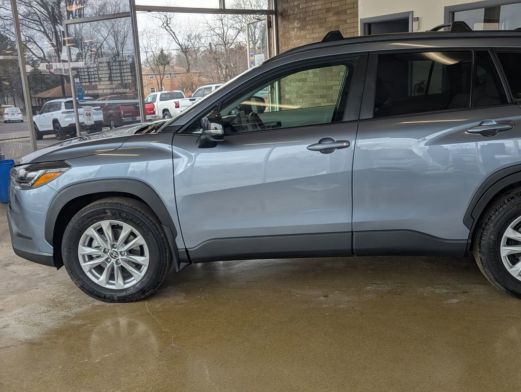 Used 2025 Toyota Corolla Cross LE w/ Black Badges Package (TMS) image 5