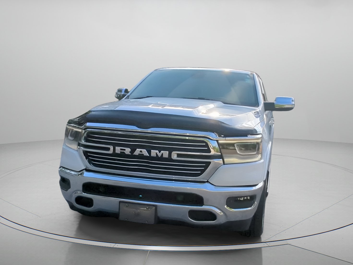 Used 2019 RAM 1500 Laramie AWD/4WD image 10