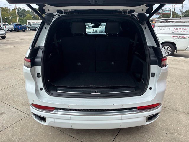 Used 2022 Jeep Grand Cherokee L Summit w/ Advanced Protech Group IV AWD/4WD image 8