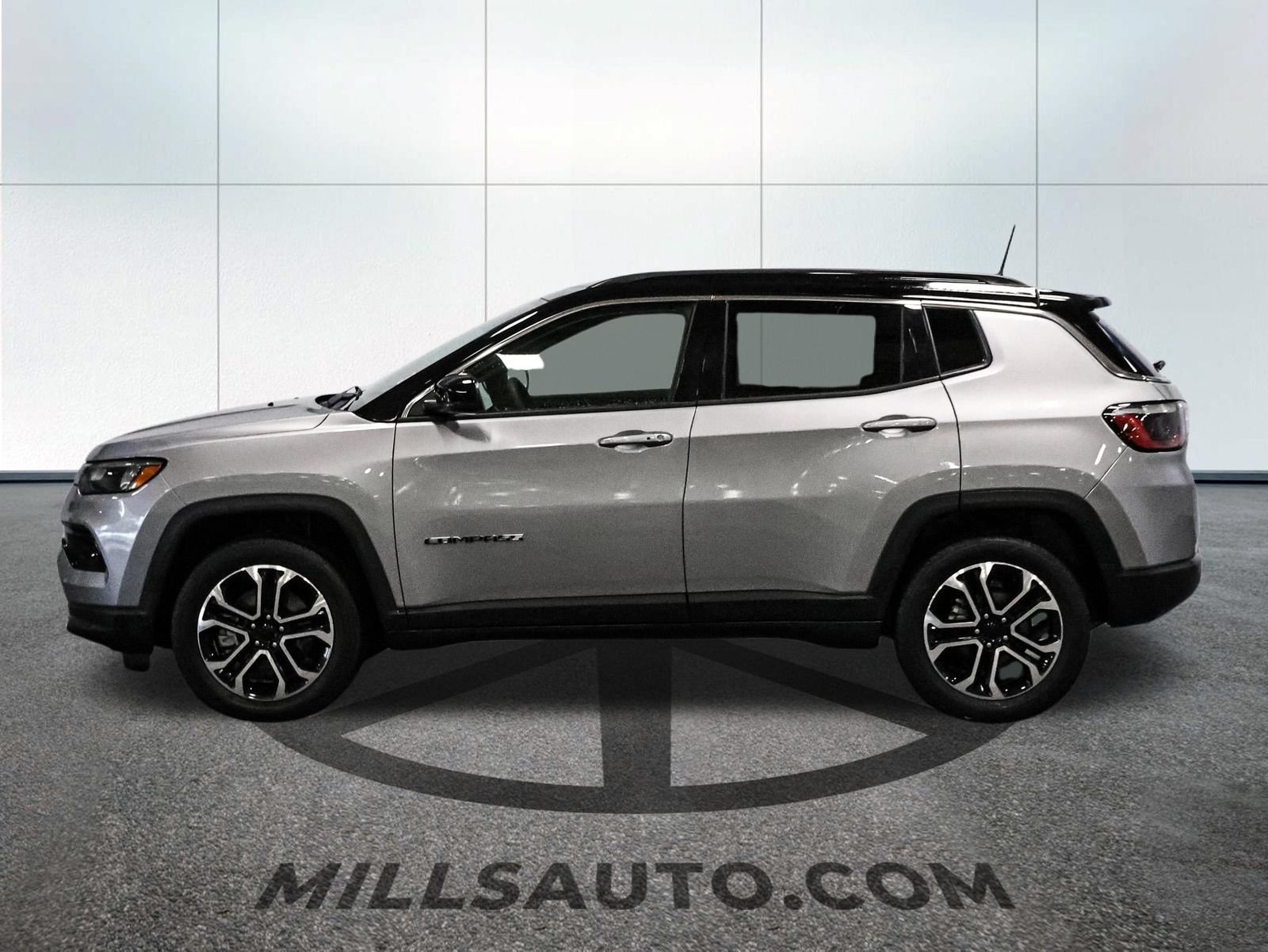 Used 2023 Jeep Compass Limited AWD/4WD image 3