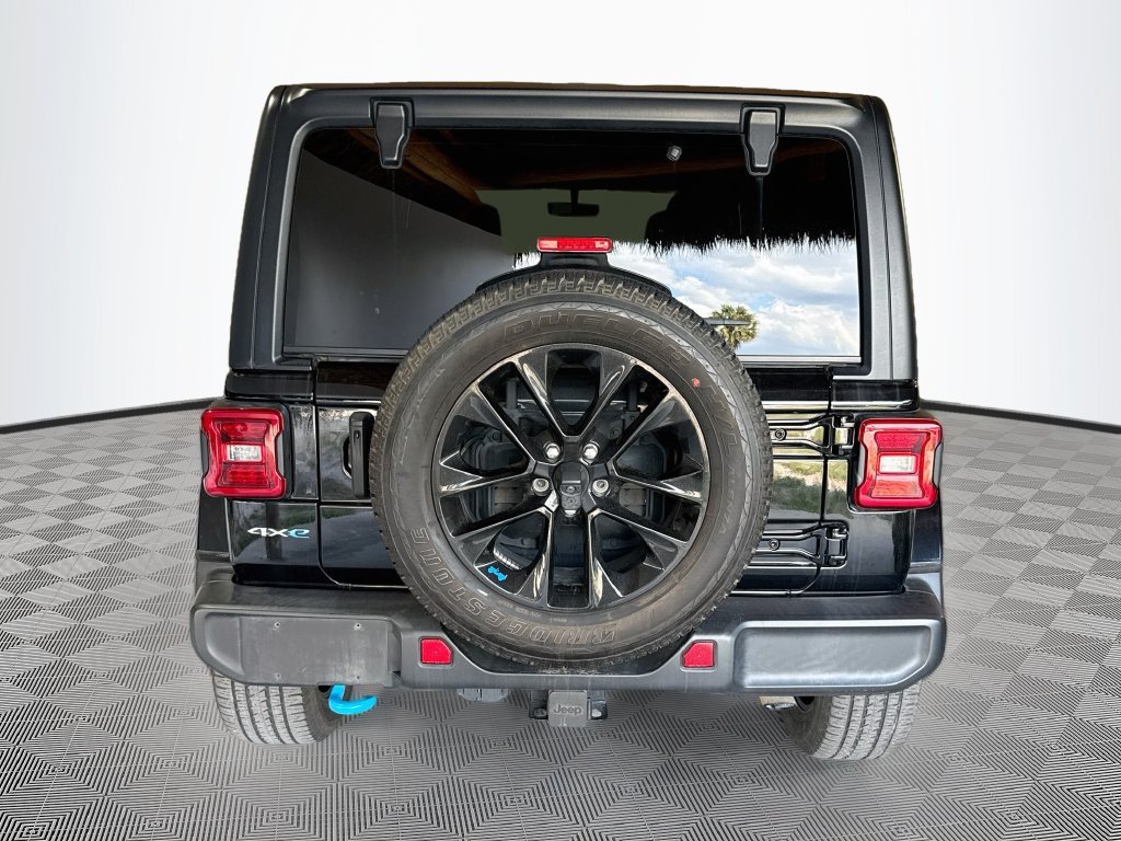 Used 2023 Jeep Wrangler Unlimited Sahara w/ Cold Weather Group AWD/4WD image 7