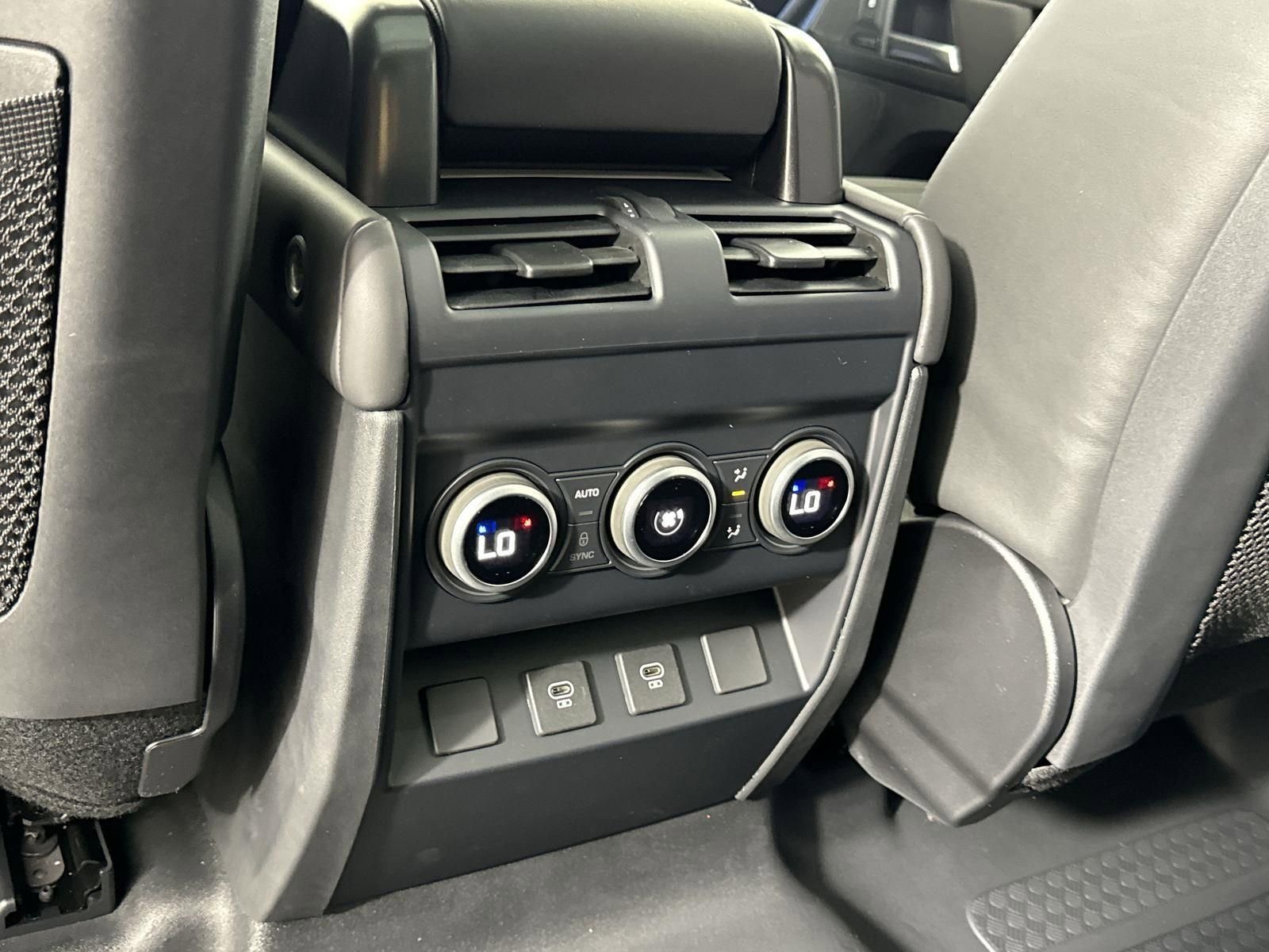 Used 2025 Land Rover Defender 110 X-Dynamic SE image 29