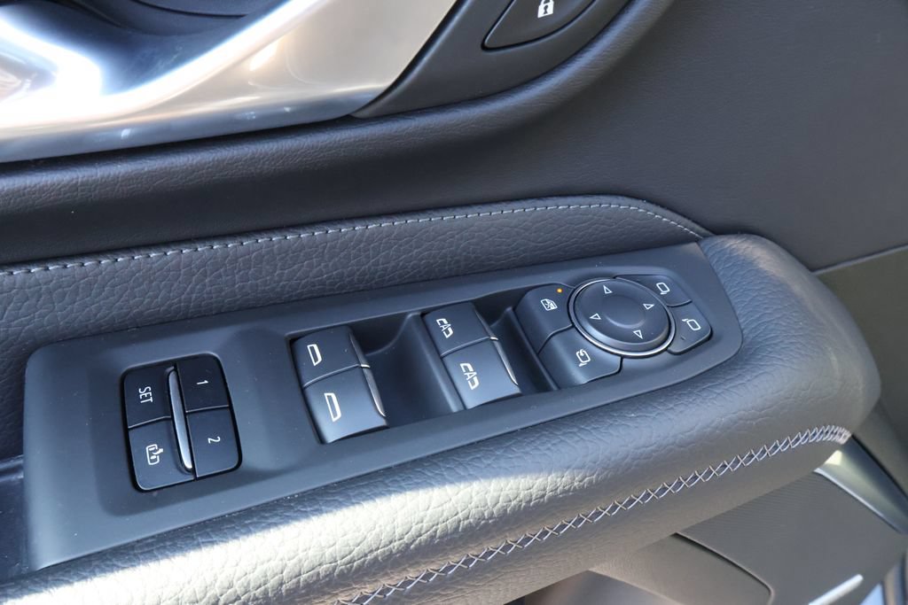 Used 2022 GMC Yukon XL Denali AWD/4WD image 16